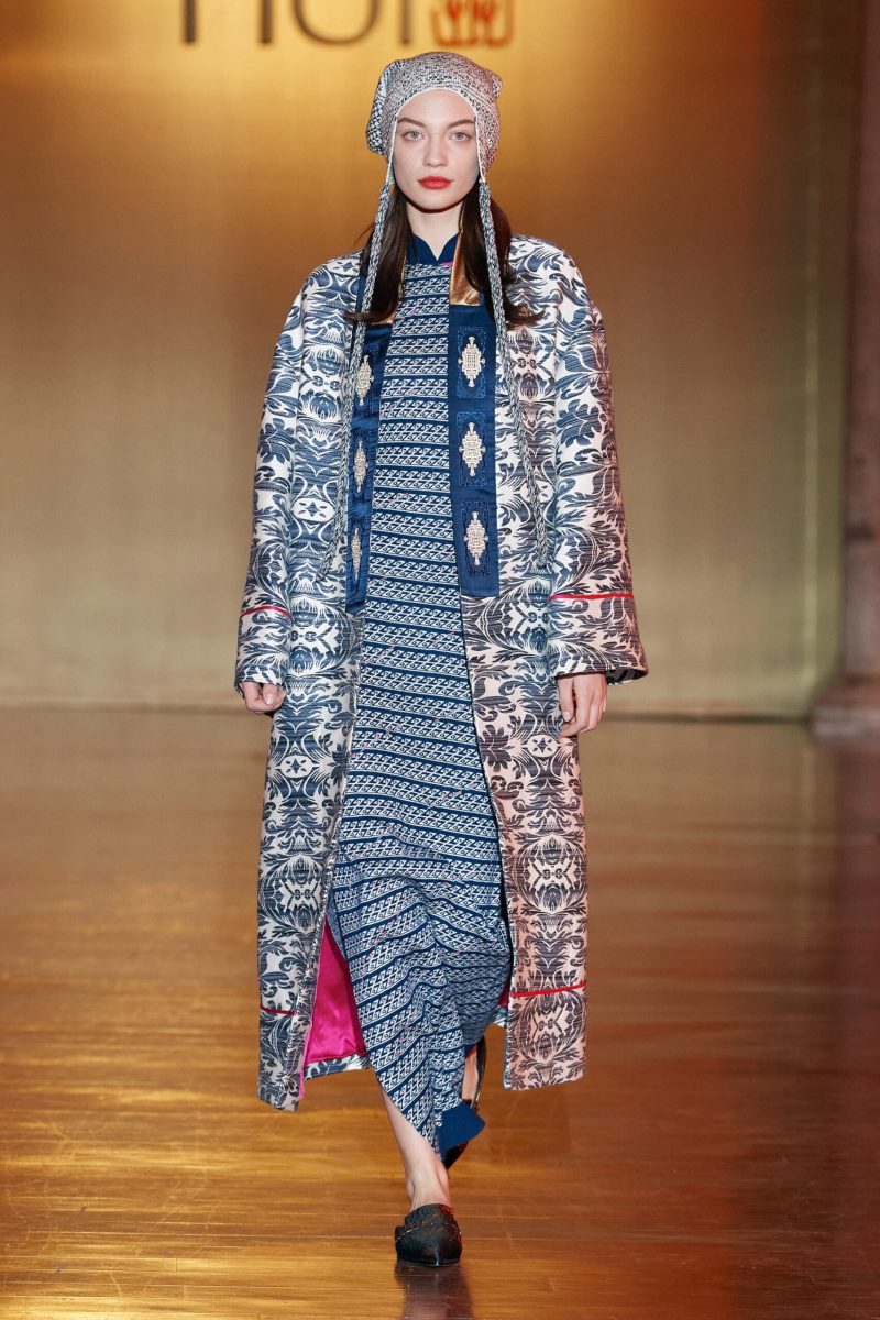 1314_carolina-bruma-walking-for-hui-fw22